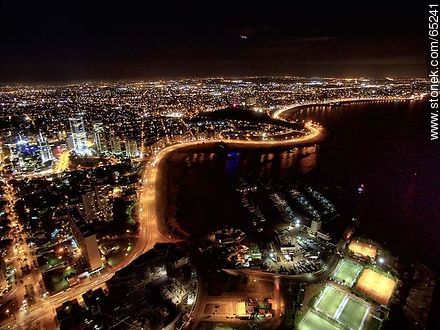 Foto aérea nocturna del Puerto del Buceo, Yacht Club y Rambla Armenia - Departamento de Montevideo - URUGUAY. Foto No. 65241