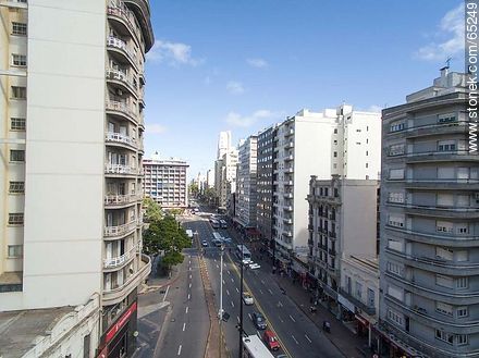 Foto aérea de las avenidas 18 de Julio y Constituyente - Departamento de Montevideo - URUGUAY. Foto No. 65249