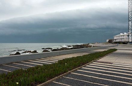 Rambla Artigas with stormy clouds - Punta del Este and its near resorts - URUGUAY. Foto No. 65295