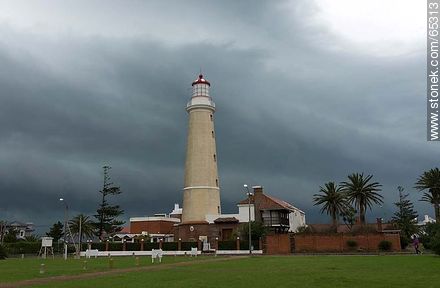 Lighthouse of Punta del Este with clouds of storm - Punta del Este and its near resorts - URUGUAY. Photo #65313