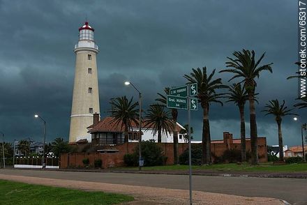 Lighthouse of Punta del Este with clouds of storm - Punta del Este and its near resorts - URUGUAY. Foto No. 65317