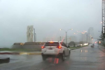 Rambla bajo agua en playa Mansa - Punta del Este y balnearios cercanos - URUGUAY. Foto No. 65311