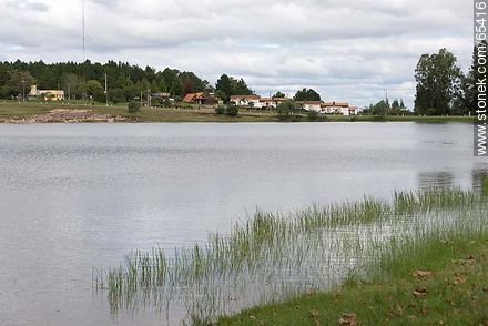 Lago del parque Iporá - Departamento de Tacuarembó - URUGUAY. Foto No. 65416