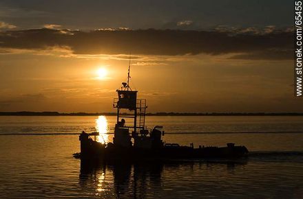 Tugboat at sunset on the Uruguay River - Department of Colonia - URUGUAY. Photo #65455