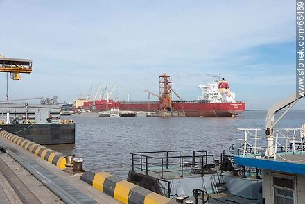 Activity at the port - Department of Colonia - URUGUAY. Foto No. 65469