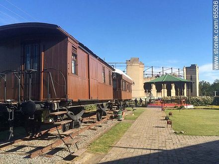 Exterior of old wagons - Department of Colonia - URUGUAY. Foto No. 65536