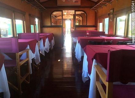 Interior of an old wagon turned-restaurant. Living room - Department of Colonia - URUGUAY. Foto No. 65541