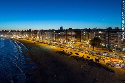 Vista aérea al anochecer de la rambla y playa Pocitos - Departamento de Montevideo - URUGUAY. Foto No. 65569