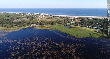 Vista aérea de la Laguna Blanca, playas Montoya y Bikini - Punta del Este y balnearios cercanos - URUGUAY. Foto No. 65614