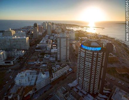 Aerial view of Gorlero Street and Torreón tower - Punta del Este and its near resorts - URUGUAY. Foto No. 65645