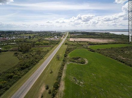 Aerial view of the route linking the port of Fray Bentos with the international bridge - Rio Negro - URUGUAY. Foto No. 65661