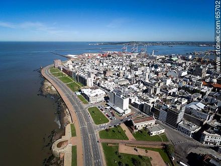 Vista aéreas de las ramblas Francia y Gran Bretaña. Plaza España - Departamento de Montevideo - URUGUAY. Foto No. 65702