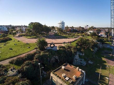 Vista aérea de la plaza Virgilio - Departamento de Montevideo - URUGUAY. Foto No. 65710