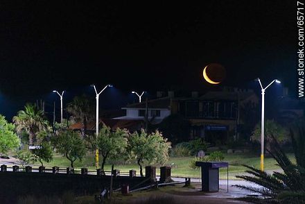 Moon in growing quarter poking at night - Department of Maldonado - URUGUAY. Photo #65717