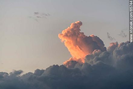 Cloud shaped like a rabbit or hare -  - MORE IMAGES. Foto No. 65744