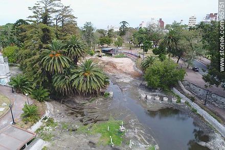 Aerial view of the tasks of conditioning the lake of Parque Rodó (2017) - Department of Montevideo - URUGUAY. Foto No. 65751