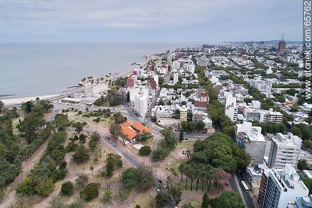 Vista aérea del barrio Parque Rodó. Edificio Mercosur - Departamento de Montevideo - URUGUAY. Foto No. 65762