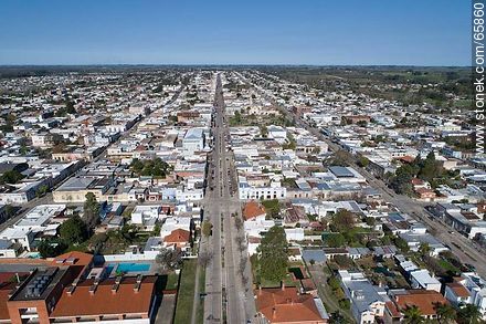 Foto aérea de la Avenida 18 de Julio - Departamento de Río Negro - URUGUAY. Foto No. 65860