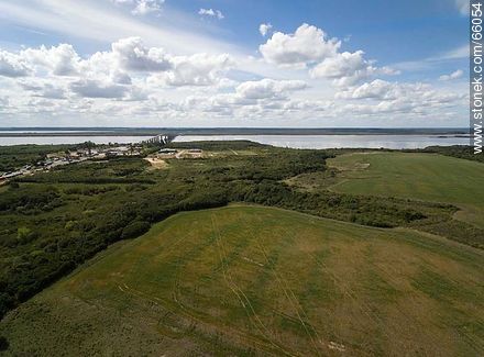 Vista aérea de campos próximos al río Uruguay - Departamento de Río Negro - URUGUAY. Foto No. 66054