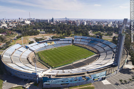 Foto aérea del Estadio Centenario hacia el Cerro - Departamento de Montevideo - URUGUAY. Foto No. 66095