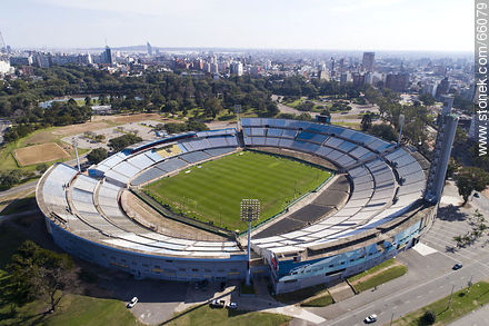 Vista aérea del Estadio Centenario hacia el Cerro - Departamento de Montevideo - URUGUAY. Foto No. 66079