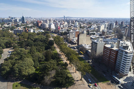 Vista aérea parcial del Parque Batlle y Av.Italia - Departamento de Montevideo - URUGUAY. Foto No. 66065