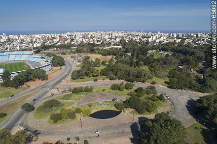 Partial aerial view of Parque Batlle. Monument to the Carreta - Department of Montevideo - URUGUAY. Foto No. 66082