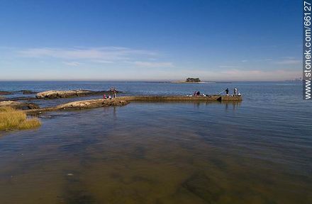 Muelle en Malvín próximo a la Isla de las Gaviotas - Departamento de Montevideo - URUGUAY. Foto No. 66127
