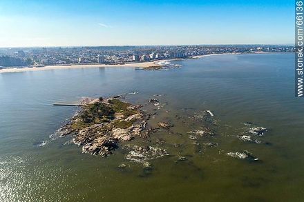 Foto aérea de la Isla de las Gaviotas - Departamento de Montevideo - URUGUAY. Foto No. 66136