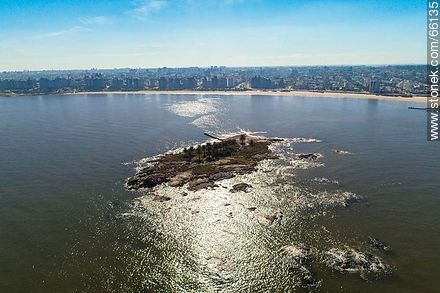 Aerial photo of Isla de las Gaviotas (Seagulls Island) - Department of Montevideo - URUGUAY. Foto No. 66135