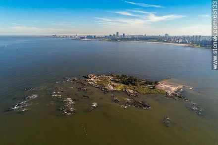 Foto aérea de la Isla de las Gaviotas - Departamento de Montevideo - URUGUAY. Foto No. 66133