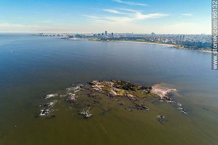 Aerial photo of Isla de las Gaviotas (Seagulls Island) - Department of Montevideo - URUGUAY. Foto No. 66132