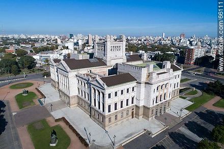 Vista aérea del Palacio Legislativo - Departamento de Montevideo - URUGUAY. Foto No. 66111