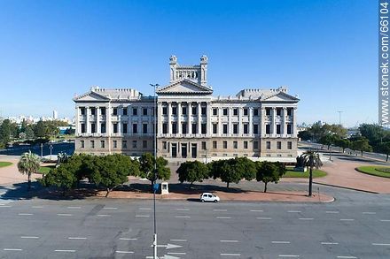 Vista aérea del Palacio Legislativo - Departamento de Montevideo - URUGUAY. Foto No. 66104