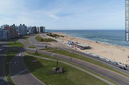 Foto aérea de la rambla Pacheco sobre playa Brava - Punta del Este y balnearios cercanos - URUGUAY. Foto No. 66158