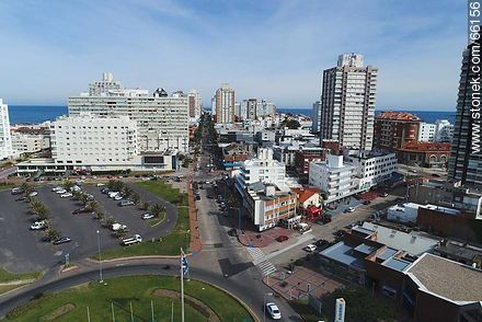 Vista aérea de la Av. Gorlero y su entorno - Punta del Este y balnearios cercanos - URUGUAY. Foto No. 66156