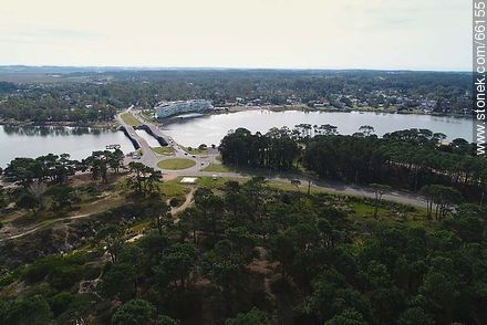 Foto aérea del arroyo Maldonado y su puente ondulante - Punta del Este y balnearios cercanos - URUGUAY. Foto No. 66155
