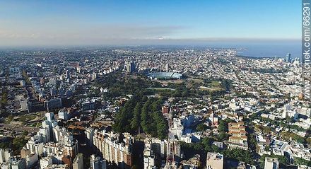 Vista aérea del Parque Batlle - Departamento de Montevideo - URUGUAY. Foto No. 66291