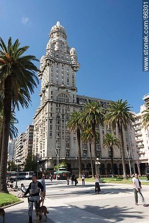 El Palacio Salvo en 2018 - Departamento de Montevideo - URUGUAY. Foto No. 66301