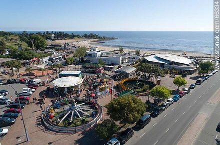 Vista aérea del área de juegos del Parque Rodó y la Playa Ramírez - Departamento de Montevideo - URUGUAY. Foto No. 66334
