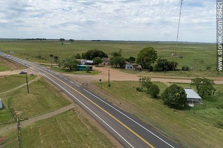 Vista aérea del pueblo Masoller en ruta 30. Límites departamentales entre Rivera, Salto y Artigas - Departamento de Rivera - URUGUAY. Foto No. 66421