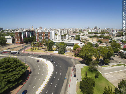 Circunvalación Avenida de las Leyes facing south - Department of Montevideo - URUGUAY. Photo #66679