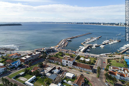 Vista aérea de la Prefectura de Punta del Este - Punta del Este y balnearios cercanos - URUGUAY. Foto No. 66709