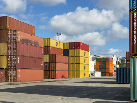 Containers in the port of Montevideo - Department of Montevideo - URUGUAY. Photo #66775