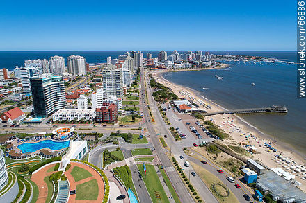 Vista aérea de la Rambla Williman hacia la Península - Punta del Este y balnearios cercanos - URUGUAY. Foto No. 66886