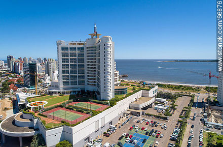 Vista aérea posterior del hotel Enjoy (ex Conrad) - Punta del Este y balnearios cercanos - URUGUAY. Foto No. 66876