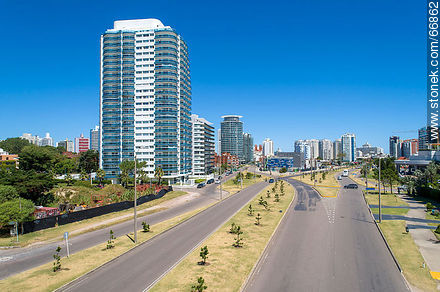 Casino Tower en la Av. Artigas - Punta del Este y balnearios cercanos - URUGUAY. Foto No. 66862
