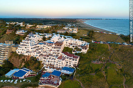 Vista aérea del hotel Casapueblo en Punta Ballena - Punta del Este y balnearios cercanos - URUGUAY. Foto No. 67130