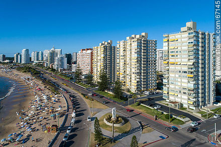 Aerial view of Parada 1 of Playa Mansa. Sculpture by Pablo Atchugarry - Punta del Este and its near resorts - URUGUAY. Photo #67145