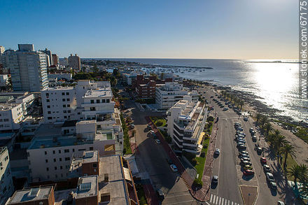 Foto aérea de la Rambla Artigas y la calle 20 - Punta del Este y balnearios cercanos - URUGUAY. Foto No. 67175